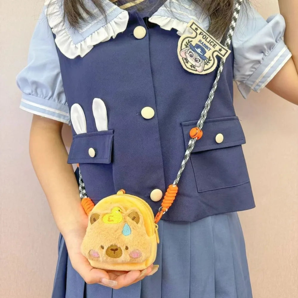 Bolsa de Pelúcia Capivara: Estilo e Espaço