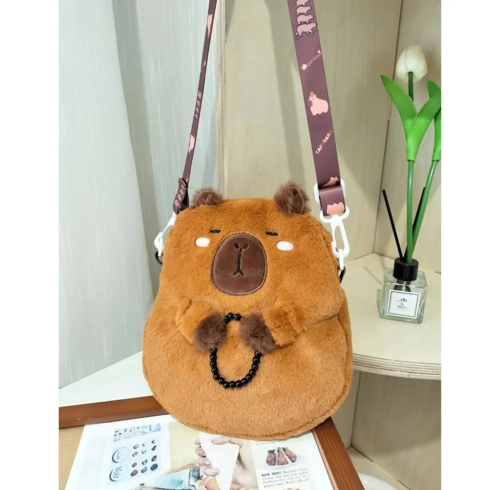 Bolsa de Pelúcia Capivara: Estilo e Espaço