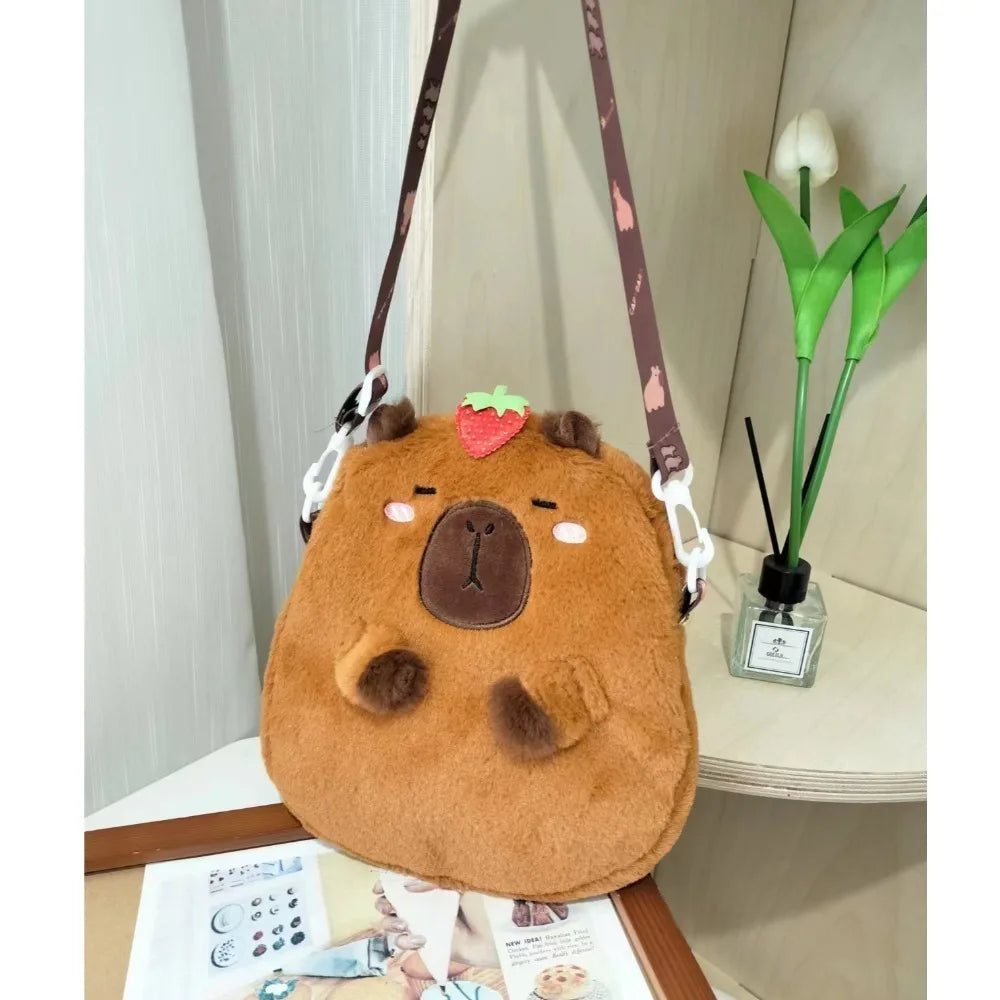 Bolsa de Pelúcia Capivara: Estilo e Espaço